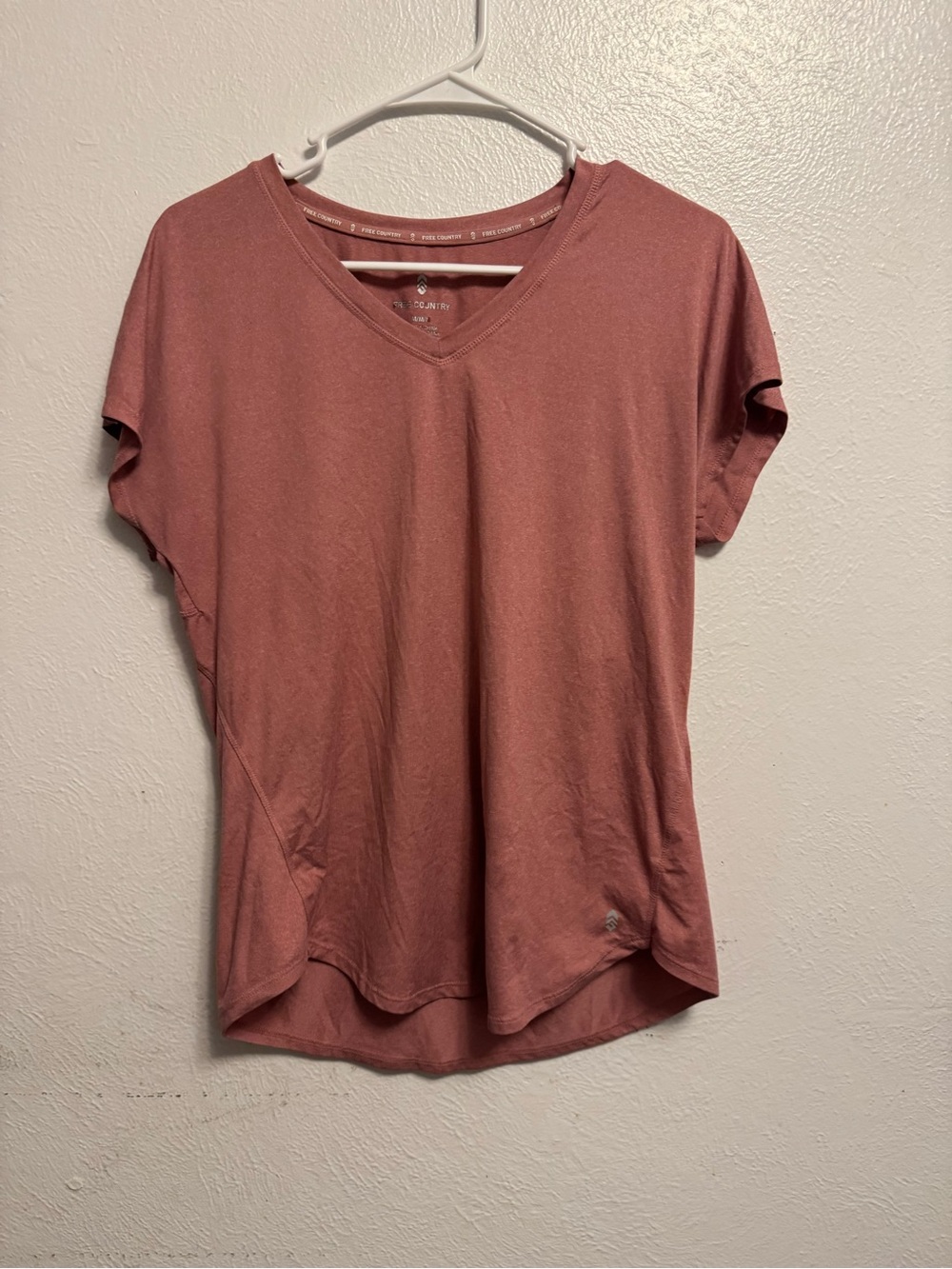 Free Country V-Neck Short Sleeve Top in Dusty Rose